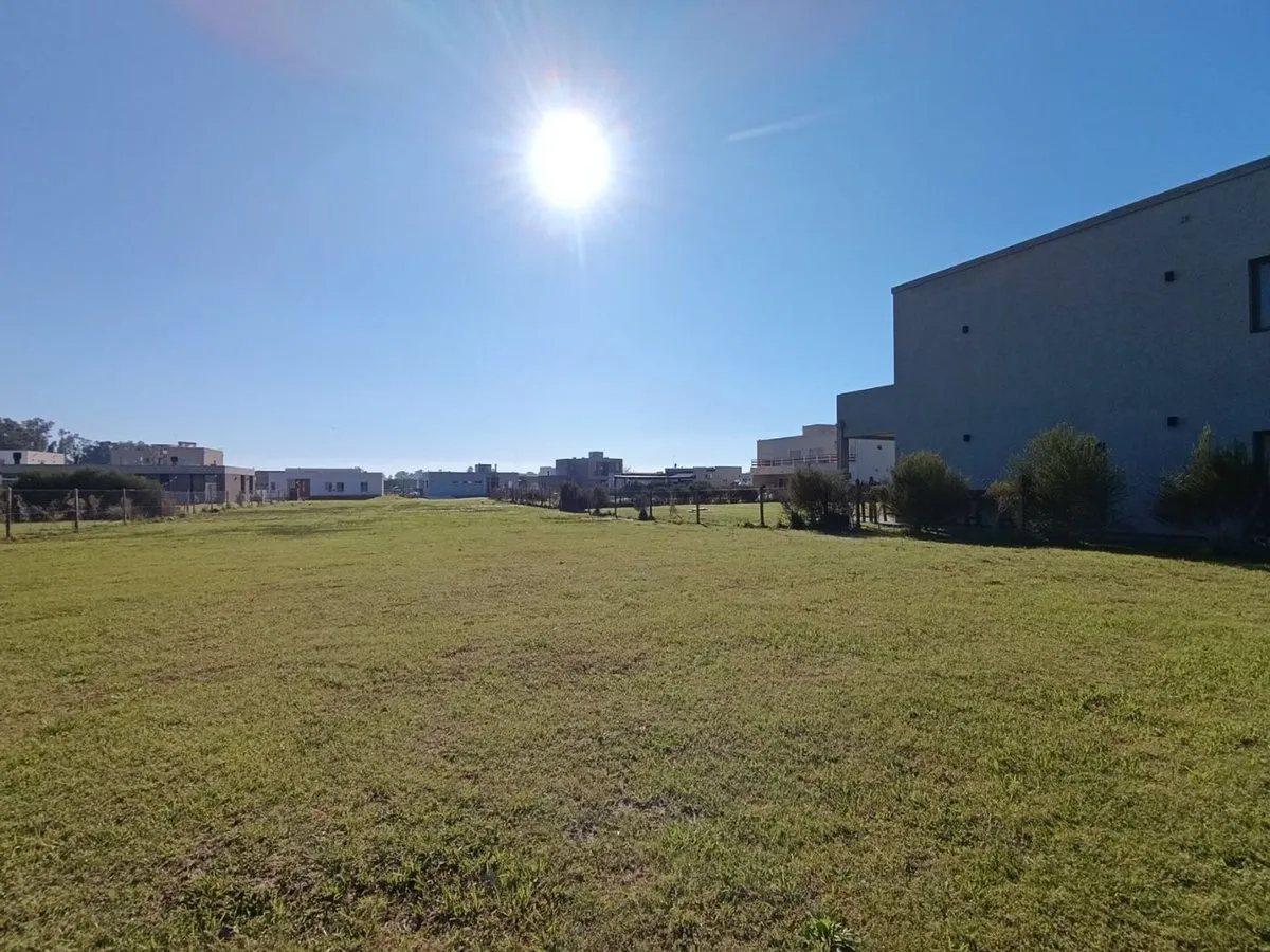 Lote en La Pista 1600