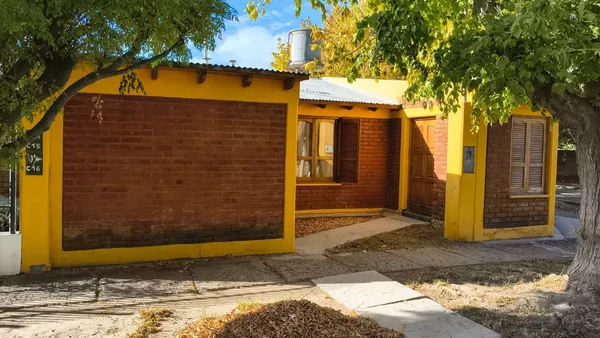 Casa en 12 de Octubre y Malvinas Argentinas M a Casa 16 0