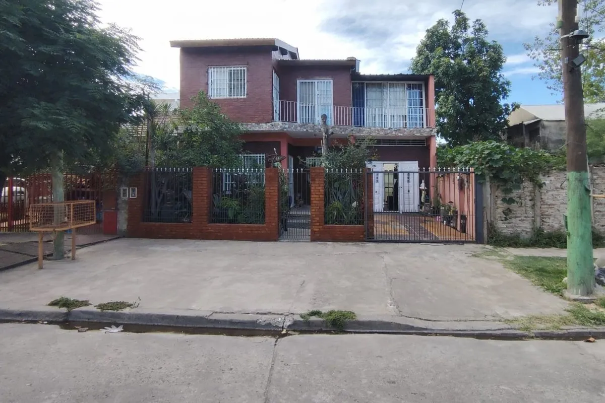Casa en Ángel Echeverry 2200