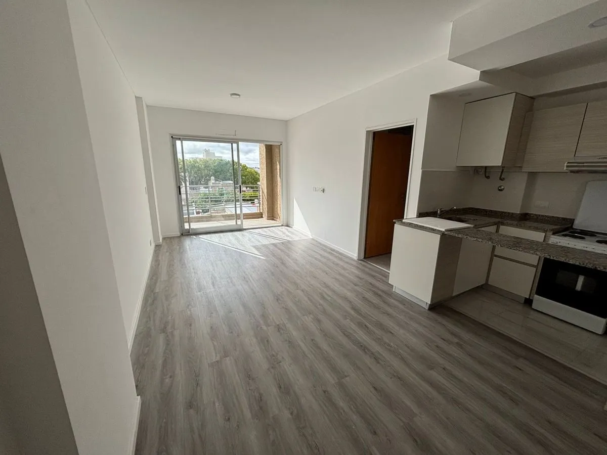Departamento en Castro Barros 1500