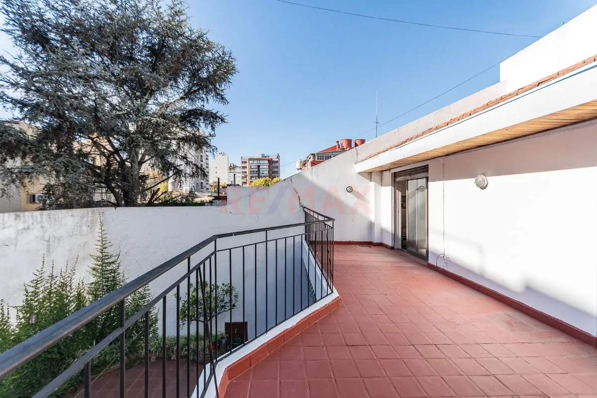 Casa en Escribano 100