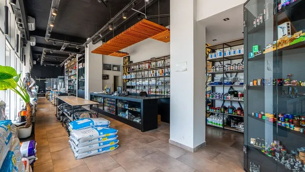Local Comercial en Avenida Carballo 100