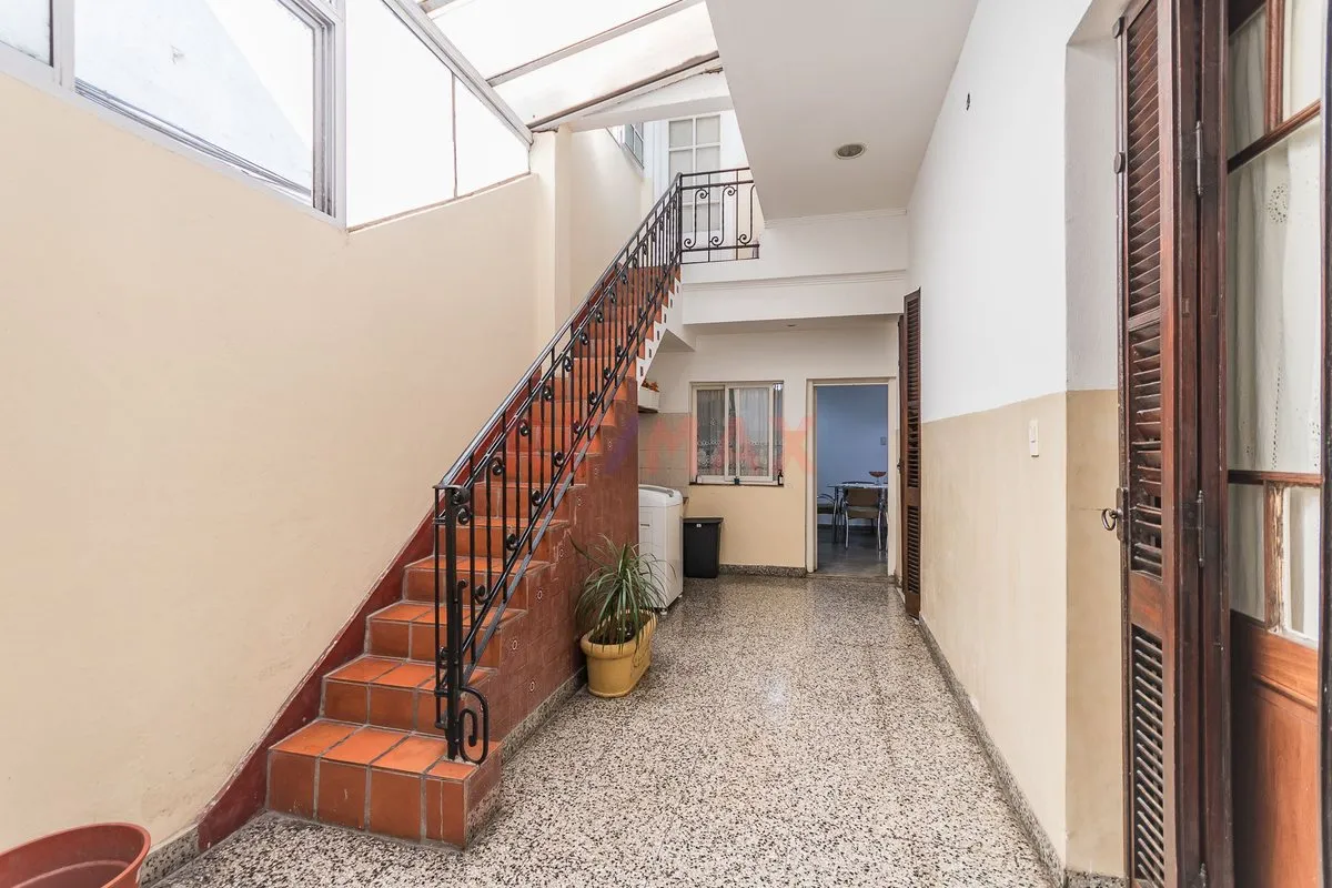 P H en Avenida Juan Bautista Alberdi 4700