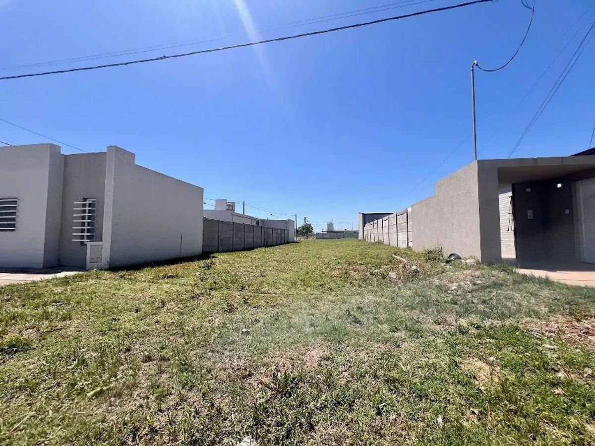 Lote en Aaron Catellanos 1100