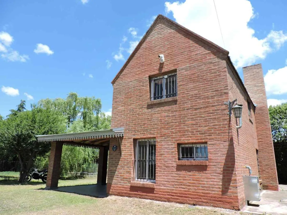 Casa en El Ombú 0