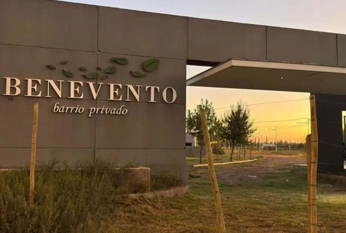 Lote en 2 de Mayo 9500