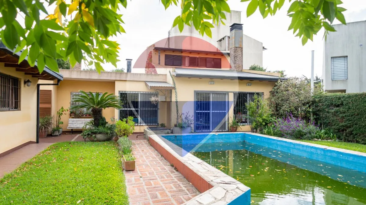 Casa en Calle 56 E/ 11 y 13 800