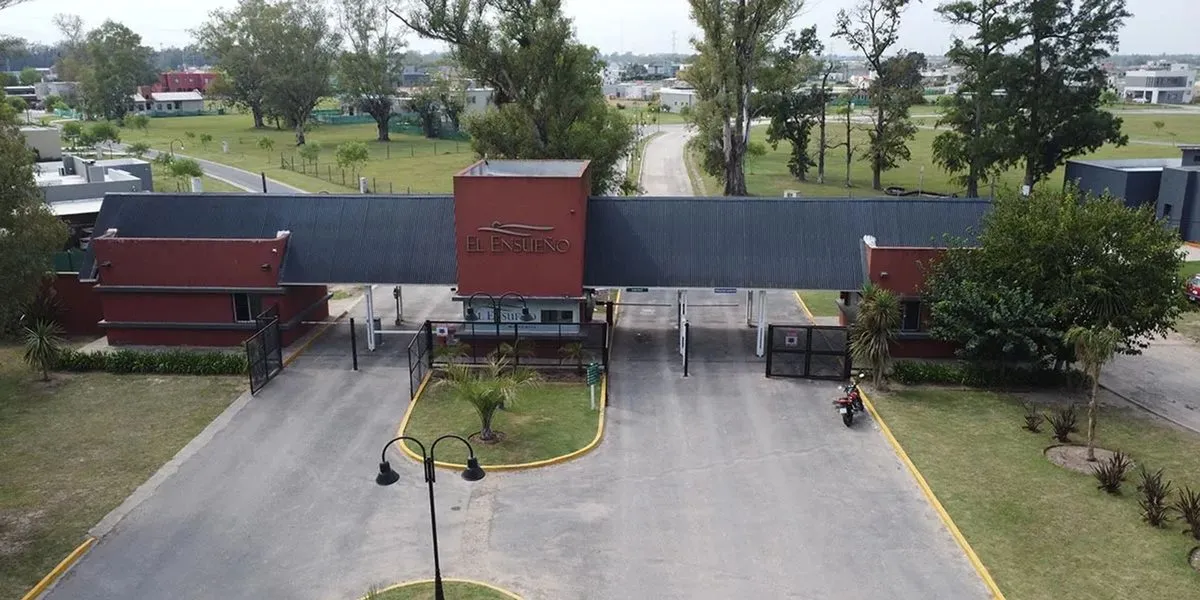 Lote en La Pista 1200