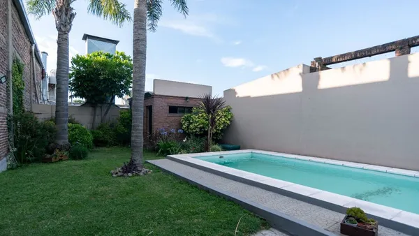 Casa en 9 E/ 164 y 165 4200
