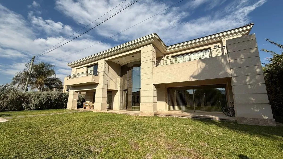 Casa en Avenida Champagnat 2000