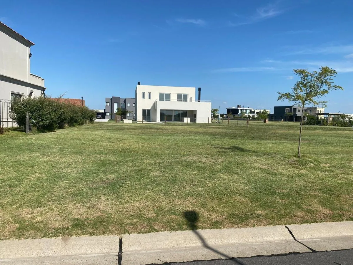 Lote en Avenida de los Lagos 10000