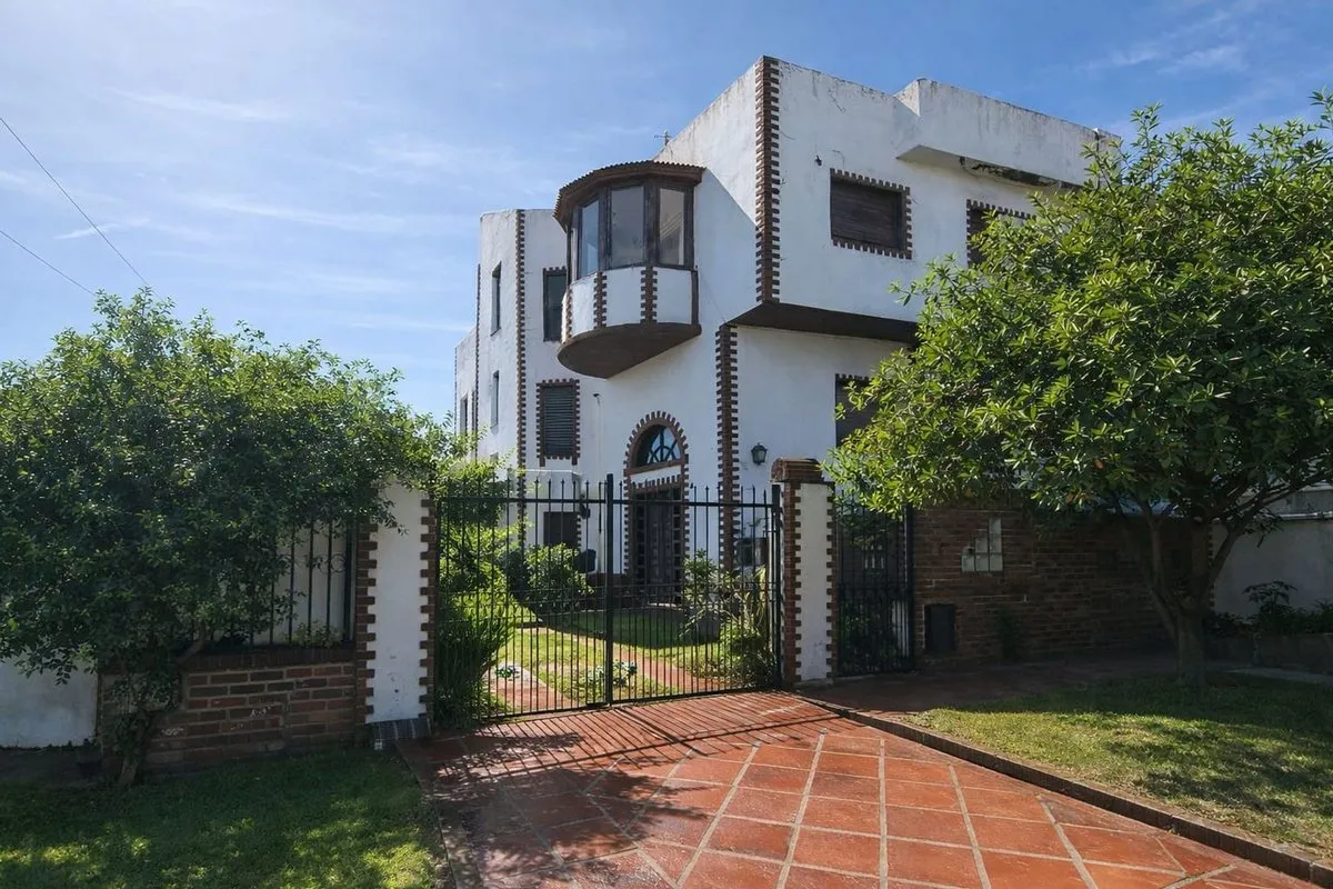 Casa en Guiraldes 800