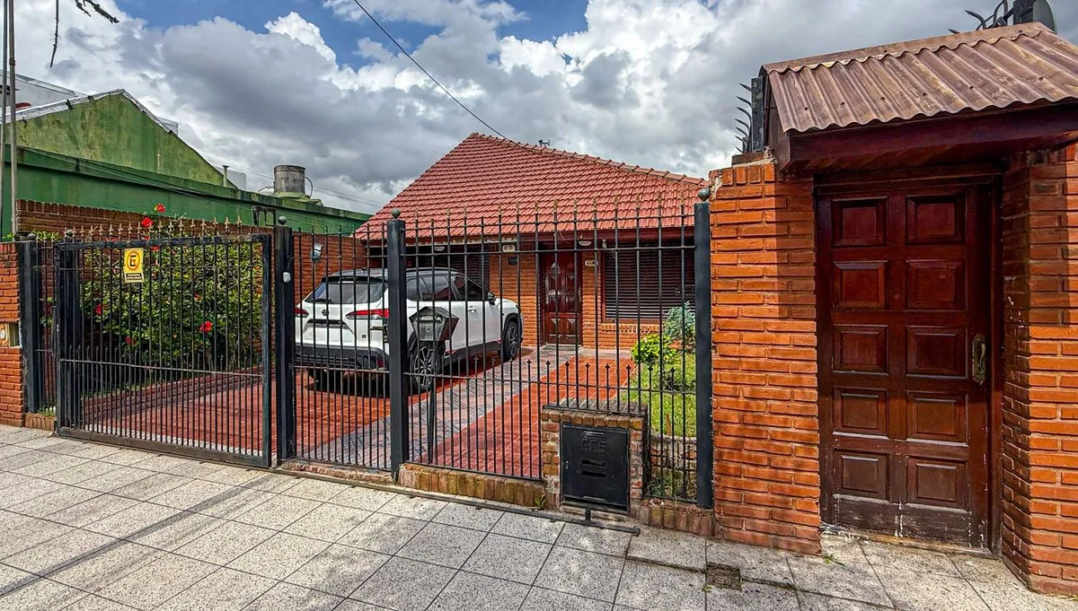 Casa en Almirante Brown 5400