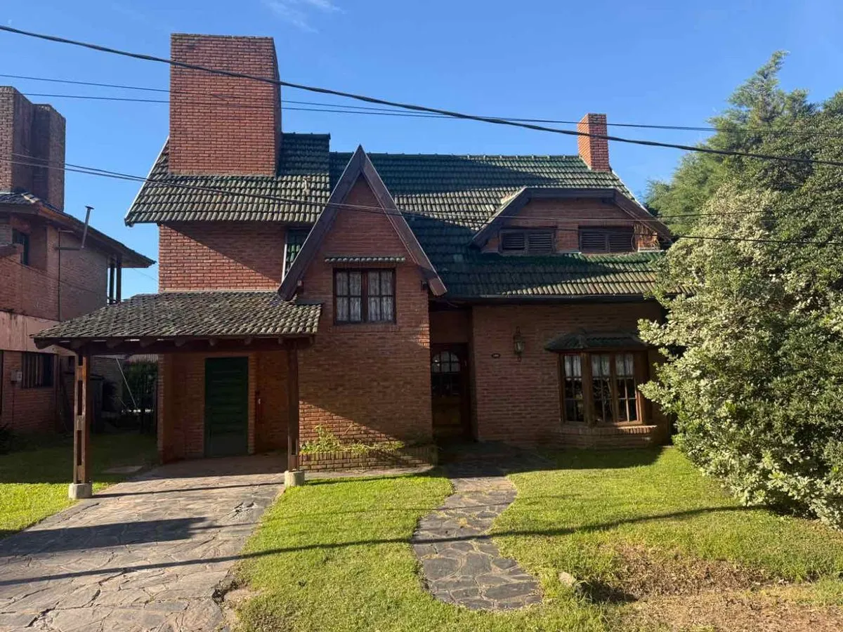 Casa en Escribano Francisco Vazquez 3500