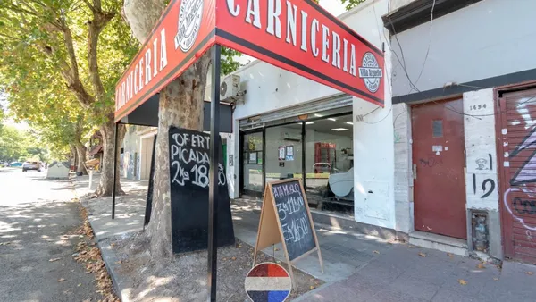 Local Comercial en 1 E/62 y 63 1400