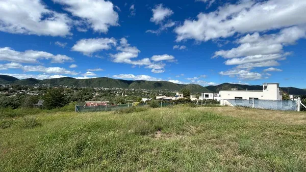 Lote en Altos de Carlos Paz 1700