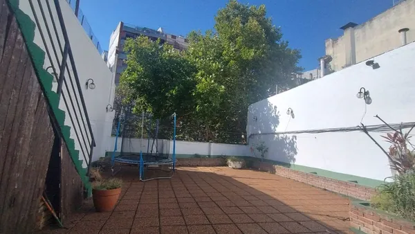 P H en Avenida Juan Bautista Alberdi 1000