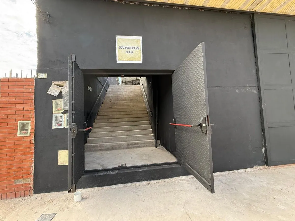 Local Comercial en Avenida Brigadier General Juan Manuel de Rosas 16400