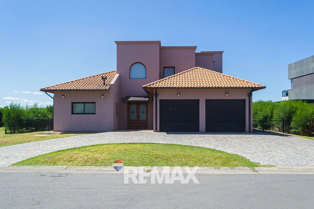 Casa en Juana de Arco 6700