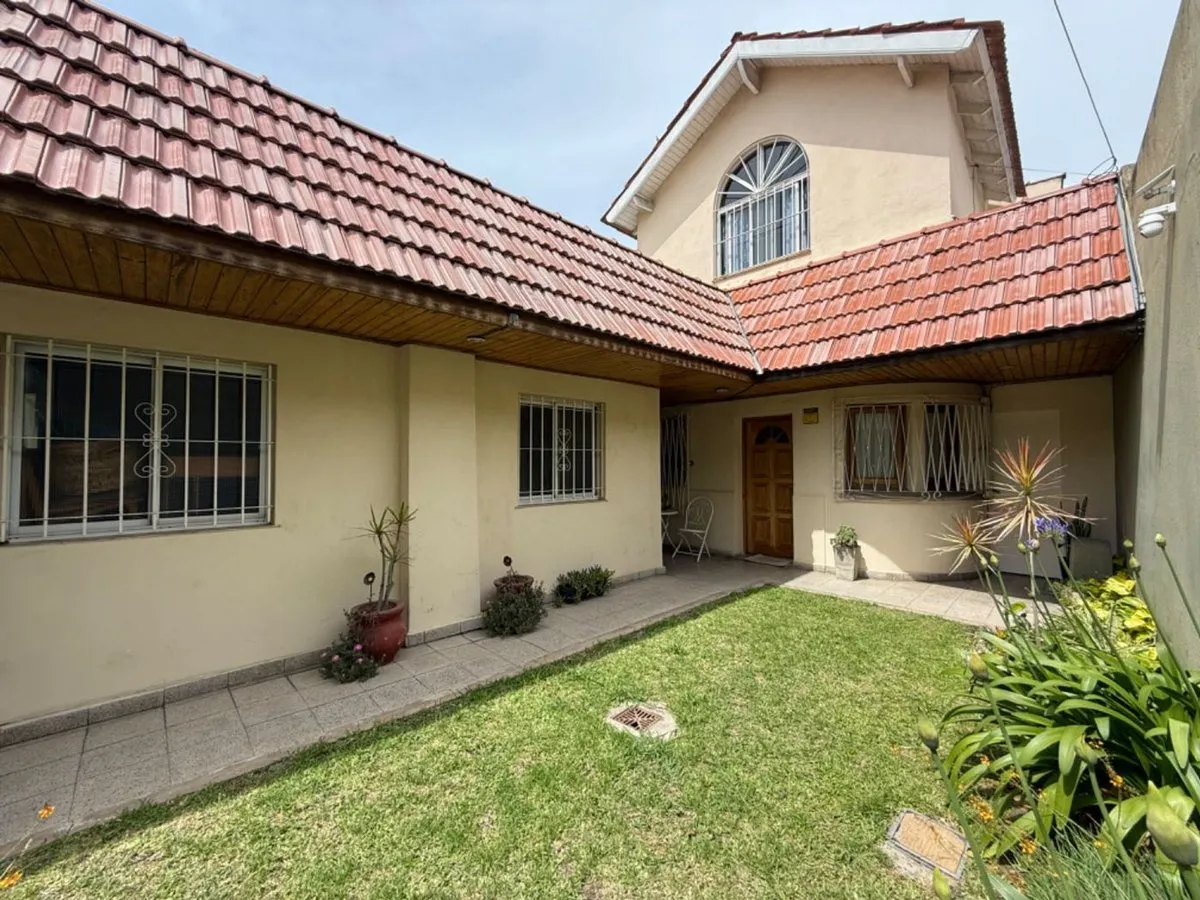 Casa en Ruben Dario 200