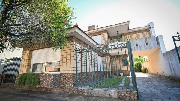 Casa en Azcuénaga 1300