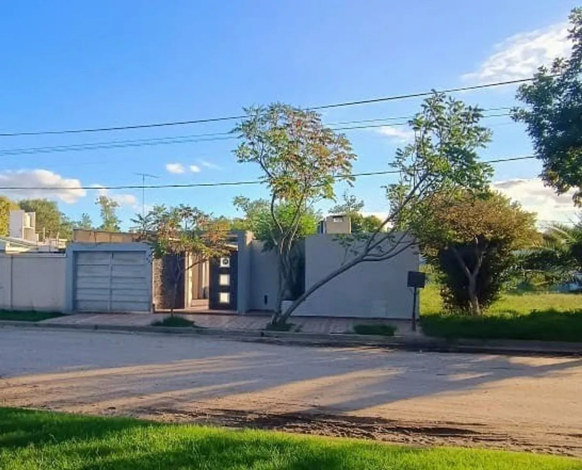 Casa en Intendente I. Calvo Alvarez 400