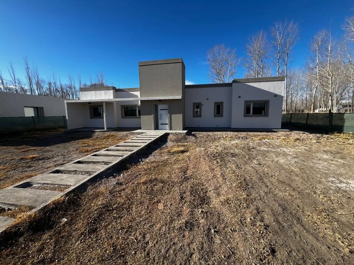 Casa en Avenida Plottier 1000
