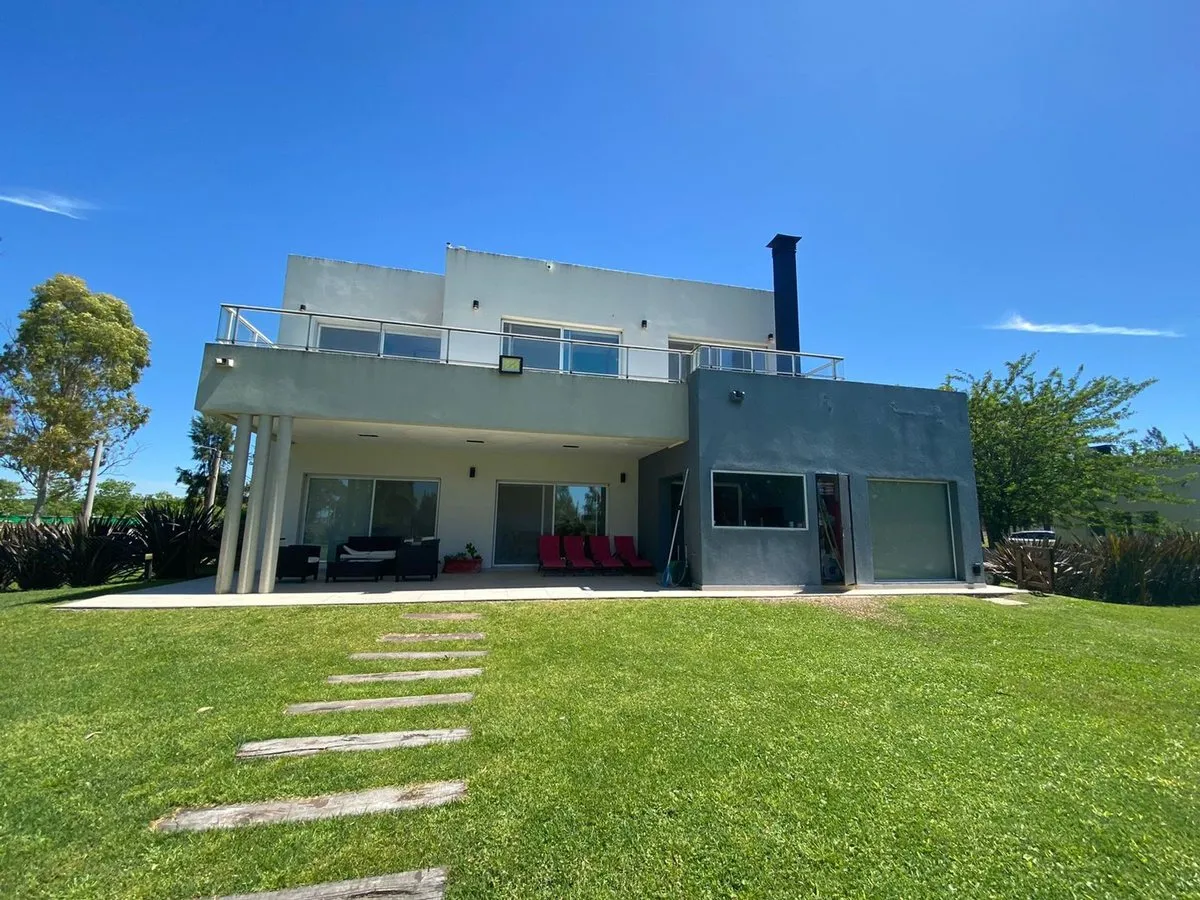 Casa en Campos de Roca 2 300