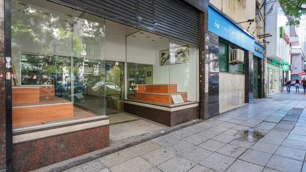 Local Comercial en Avenida Rivadavia 1900