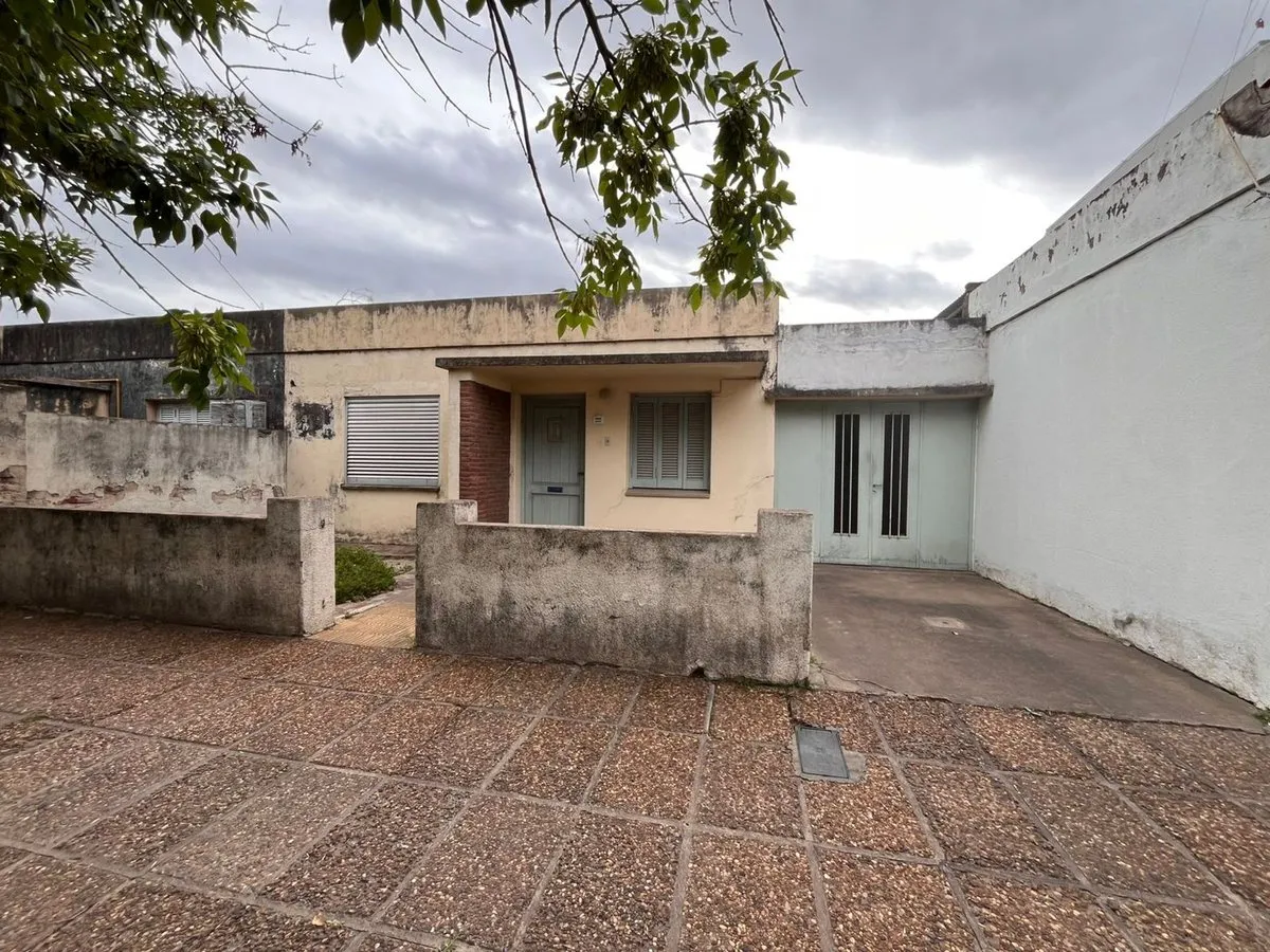 Casa en Mariano Quiroz 200
