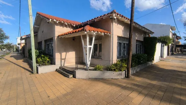 Casa en 74 y 63 3300