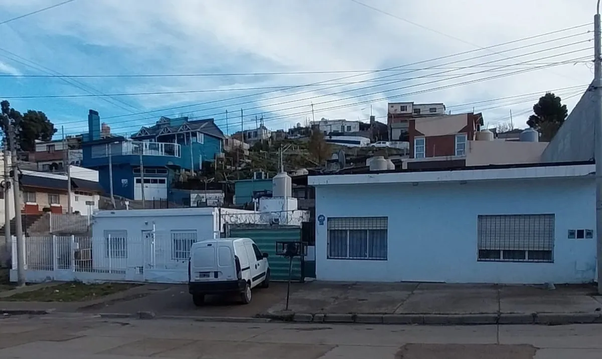Casa en Malvinas Argentinas 900