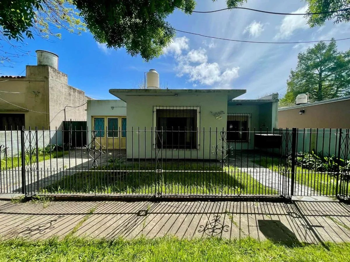 Casa en 27 E/ 472 y 473 400