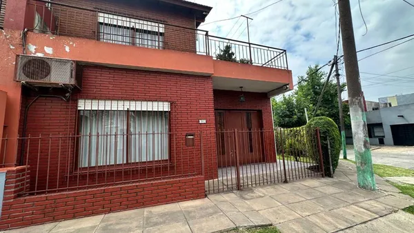Casa en Vicente Camargo 2400