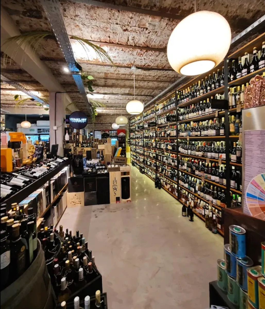 Local Comercial en Esteban Echeverria 1500
