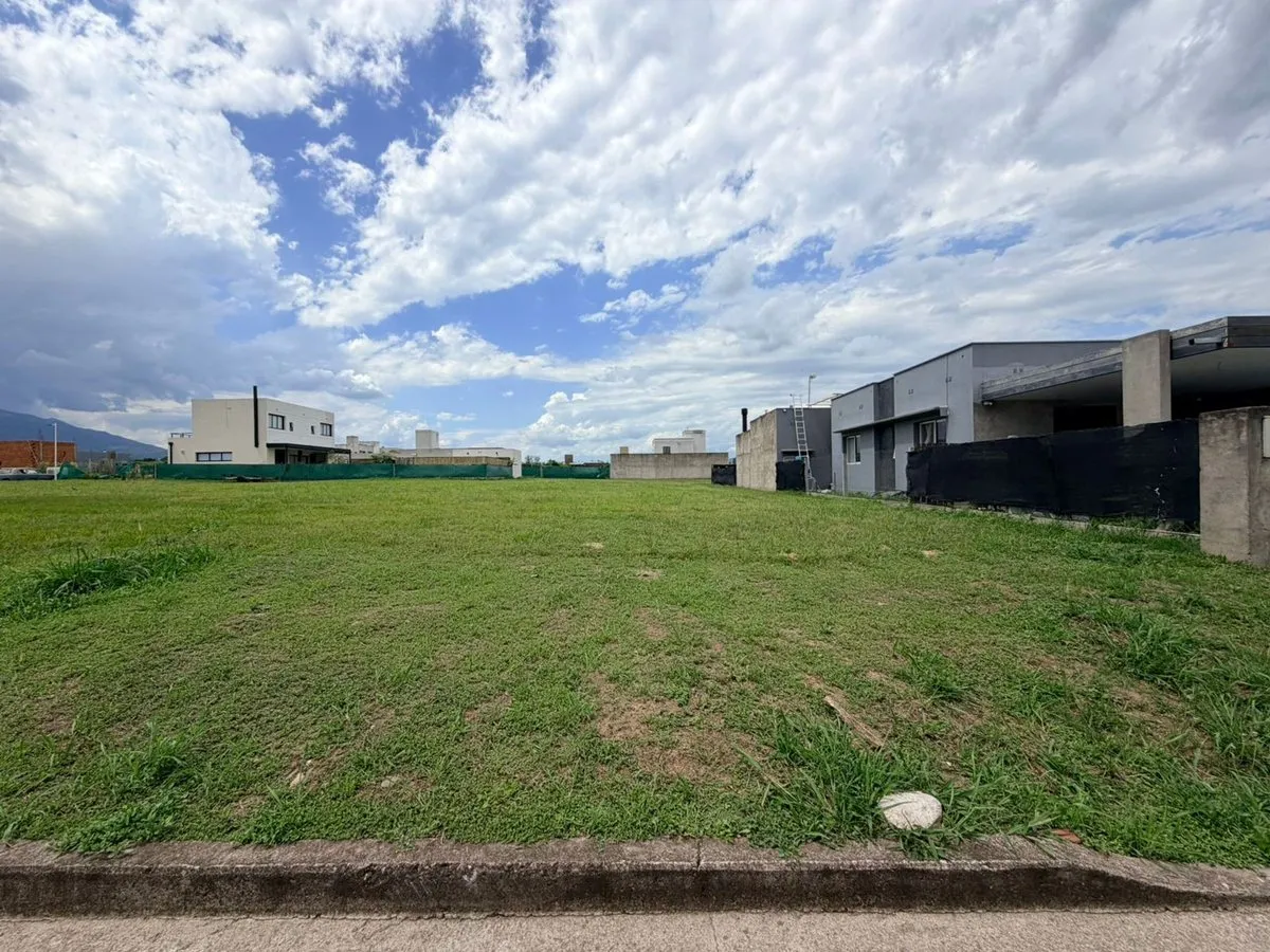 Lote en Julio Cortazar 0