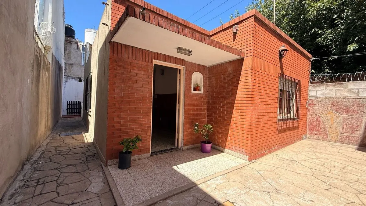 P H en Mariano Moreno 5500