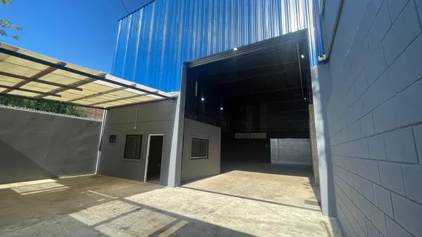 Local Comercial en Luis Pereyra 1900