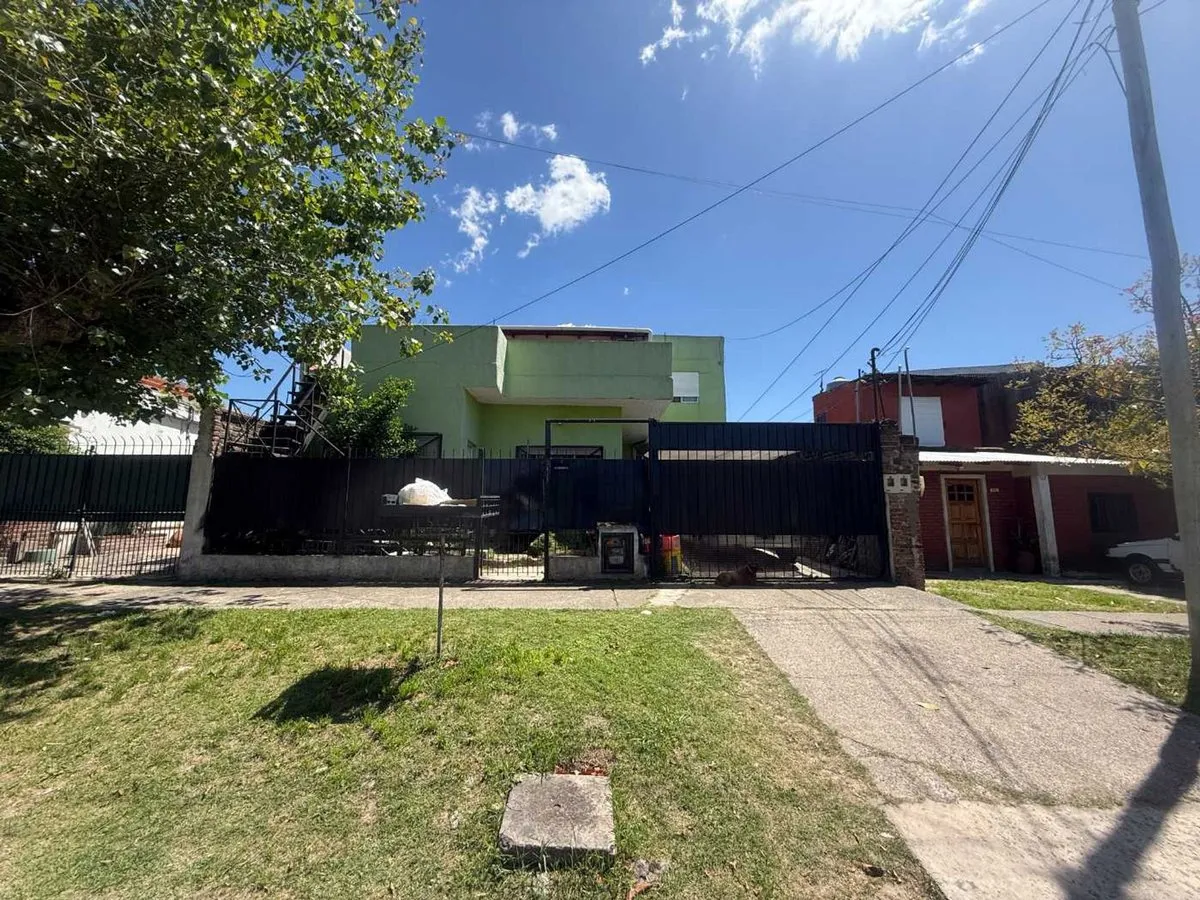 Casa en Lomas de Zamora 1400