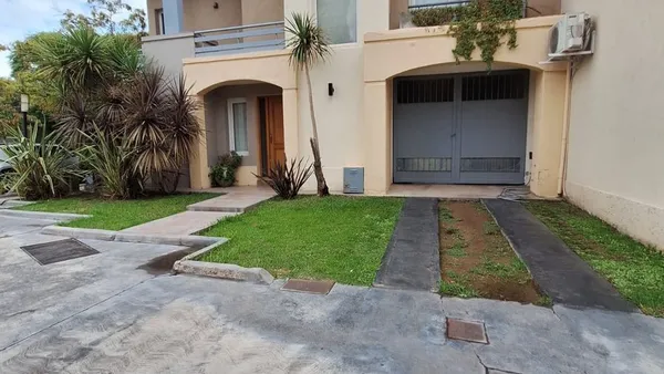 Casa en Juan Manuel Estrada 1100