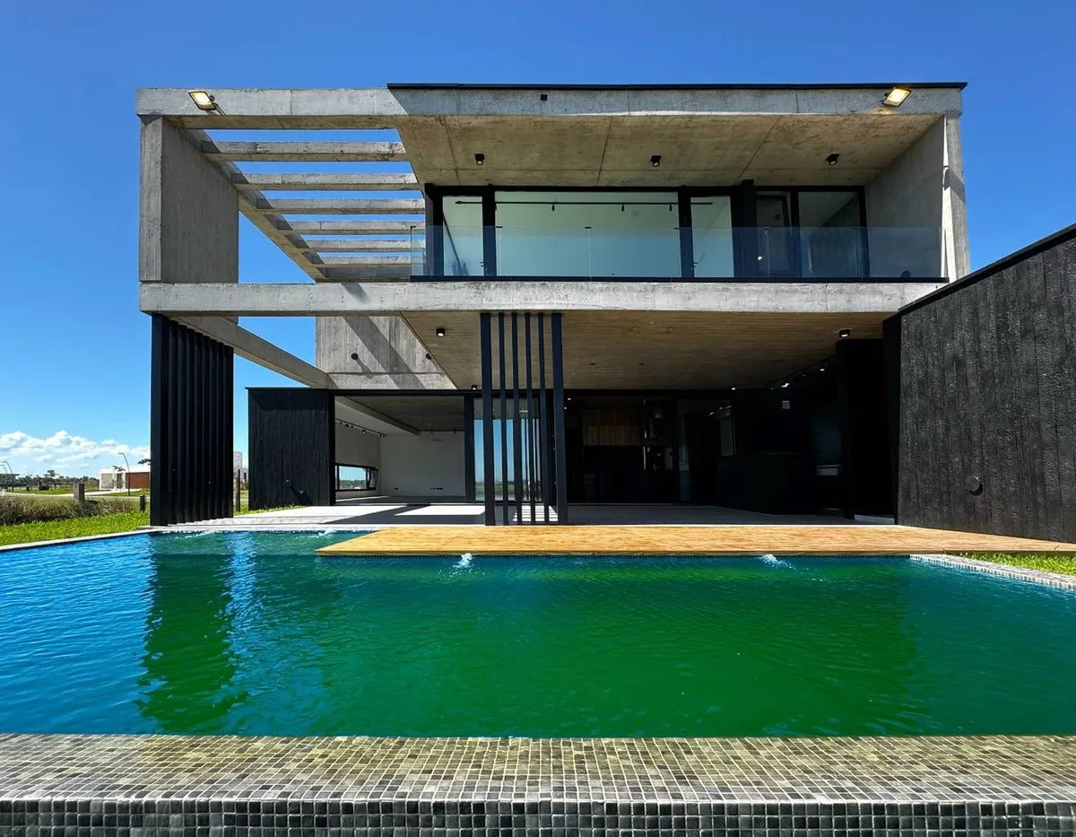 Casa en Av. de los Lagos 1600