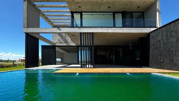 Casa en Av. de los Lagos 1600
