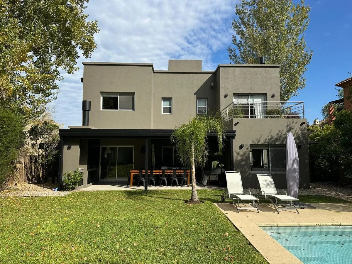 Casa en Avenida Italia 5000