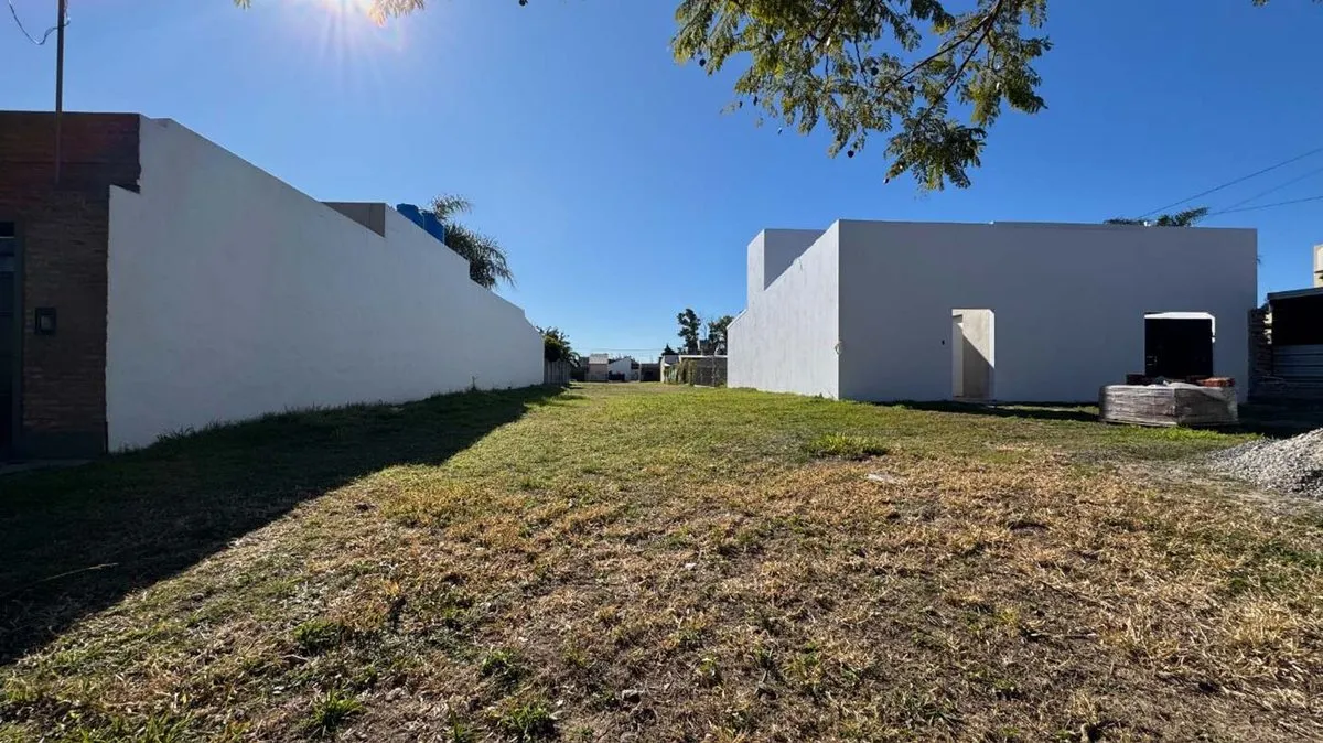 Lote en N. Cacciolo 700