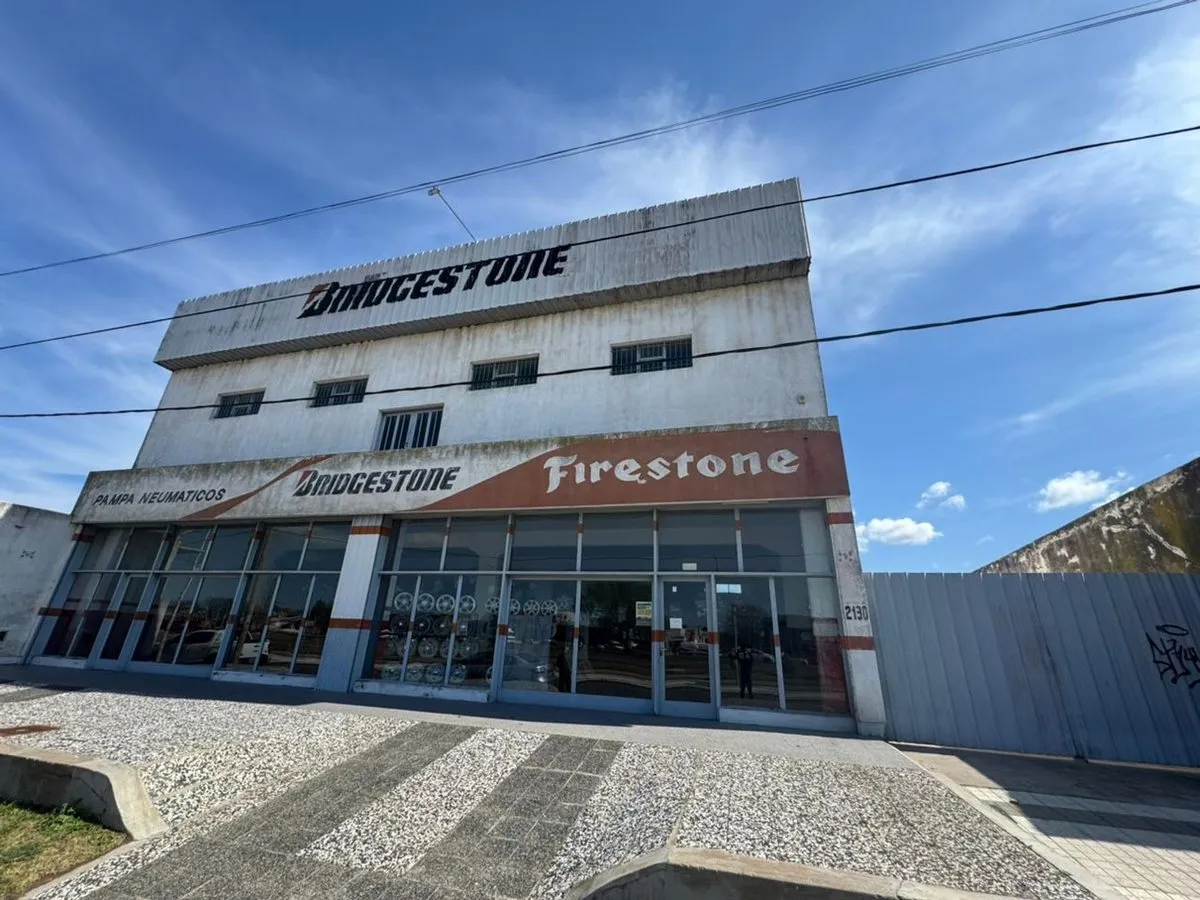 Local Comercial en Avenida Pedro Luro 2100