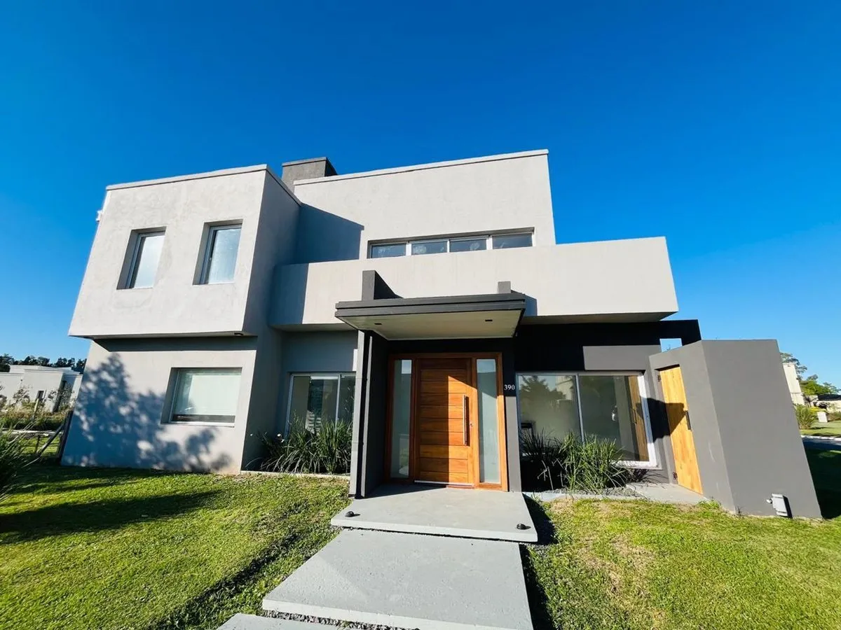Casa en Juana de Arco 7300