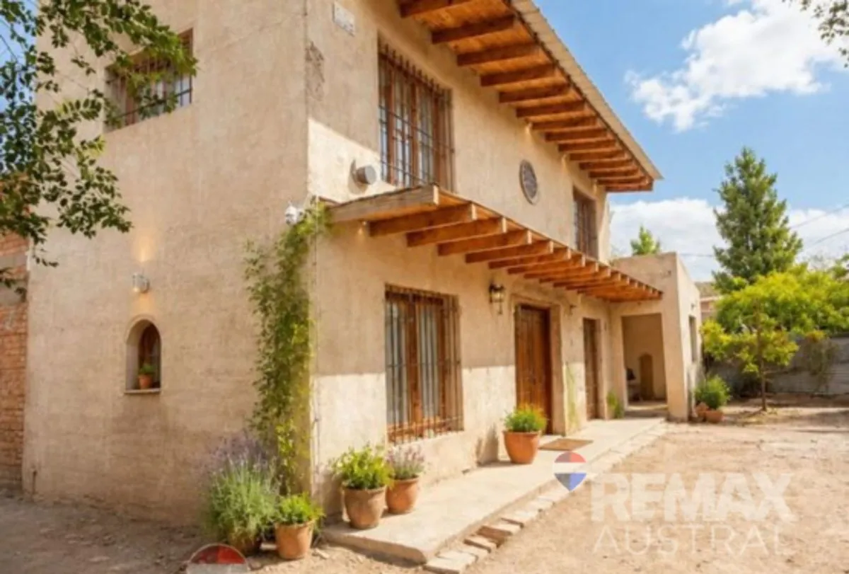 Casa en Antonio Di Benedetto 700