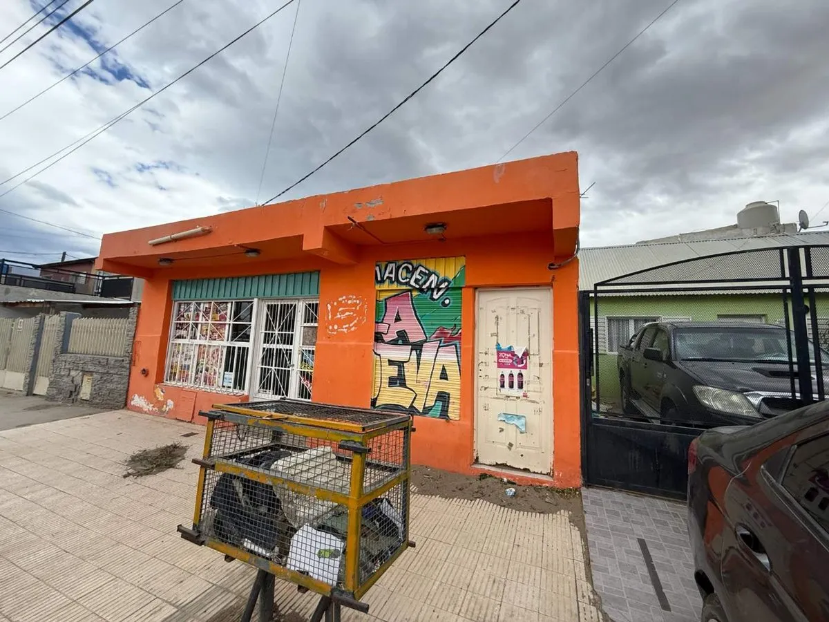Local Comercial en Dr.daniel Omar Segura 1900