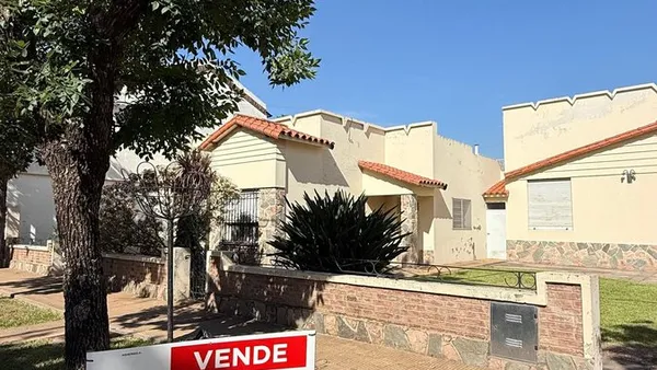 Casa en Urquiza 2000