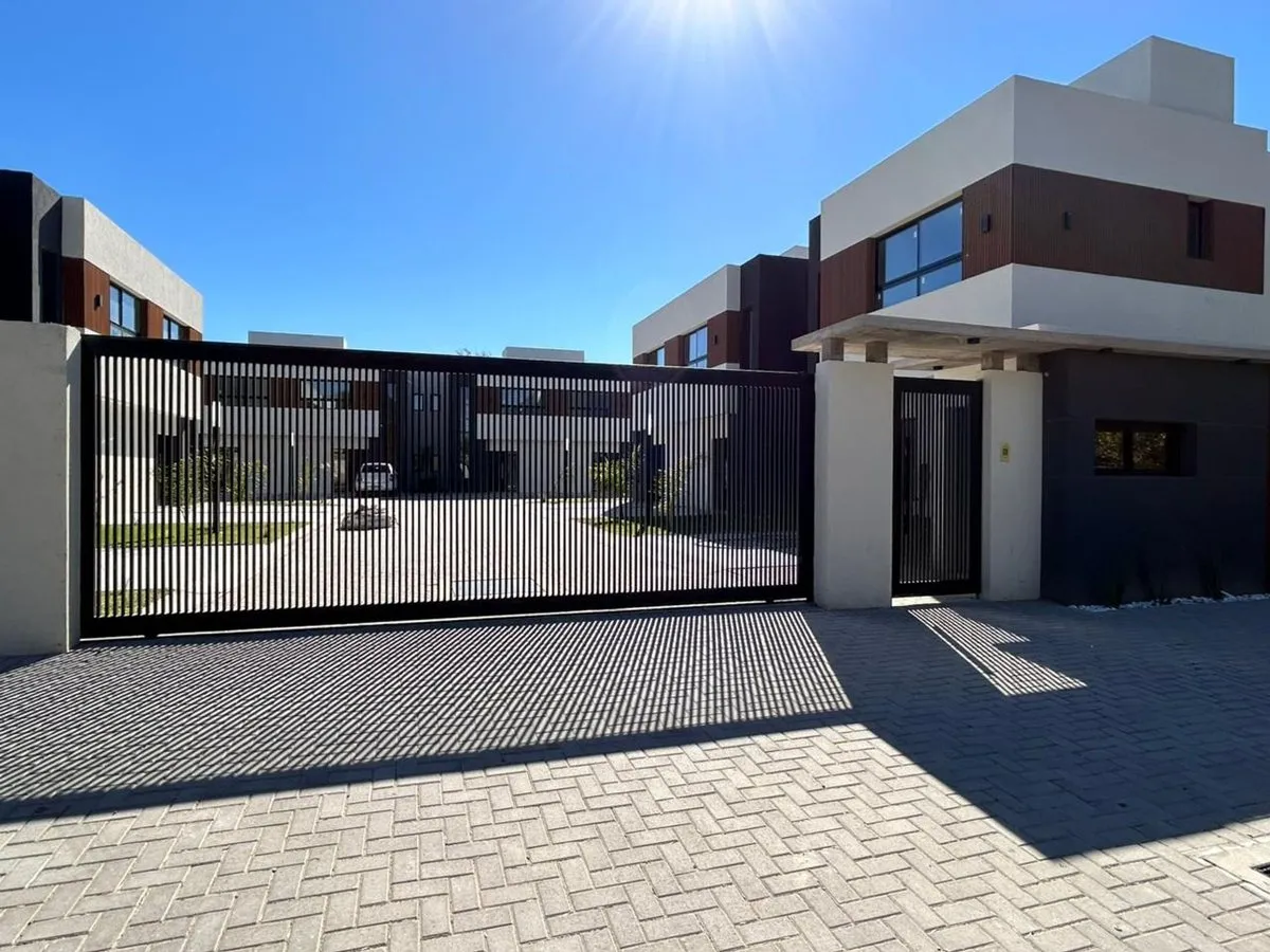 Casa en Schubert 3900